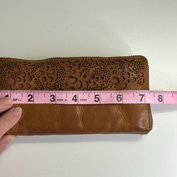BROWN CUTOUT DESIGN SOFT SQUISHY LEATHER WALLET - Picture 10 of 11
